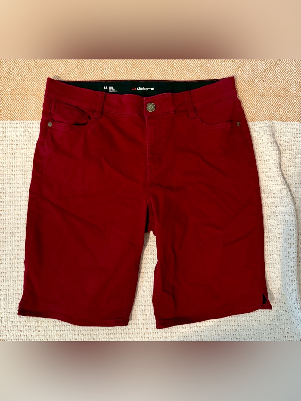 Liz Claiborne Sara Short Mid Rise Size 14 Cabaret Red